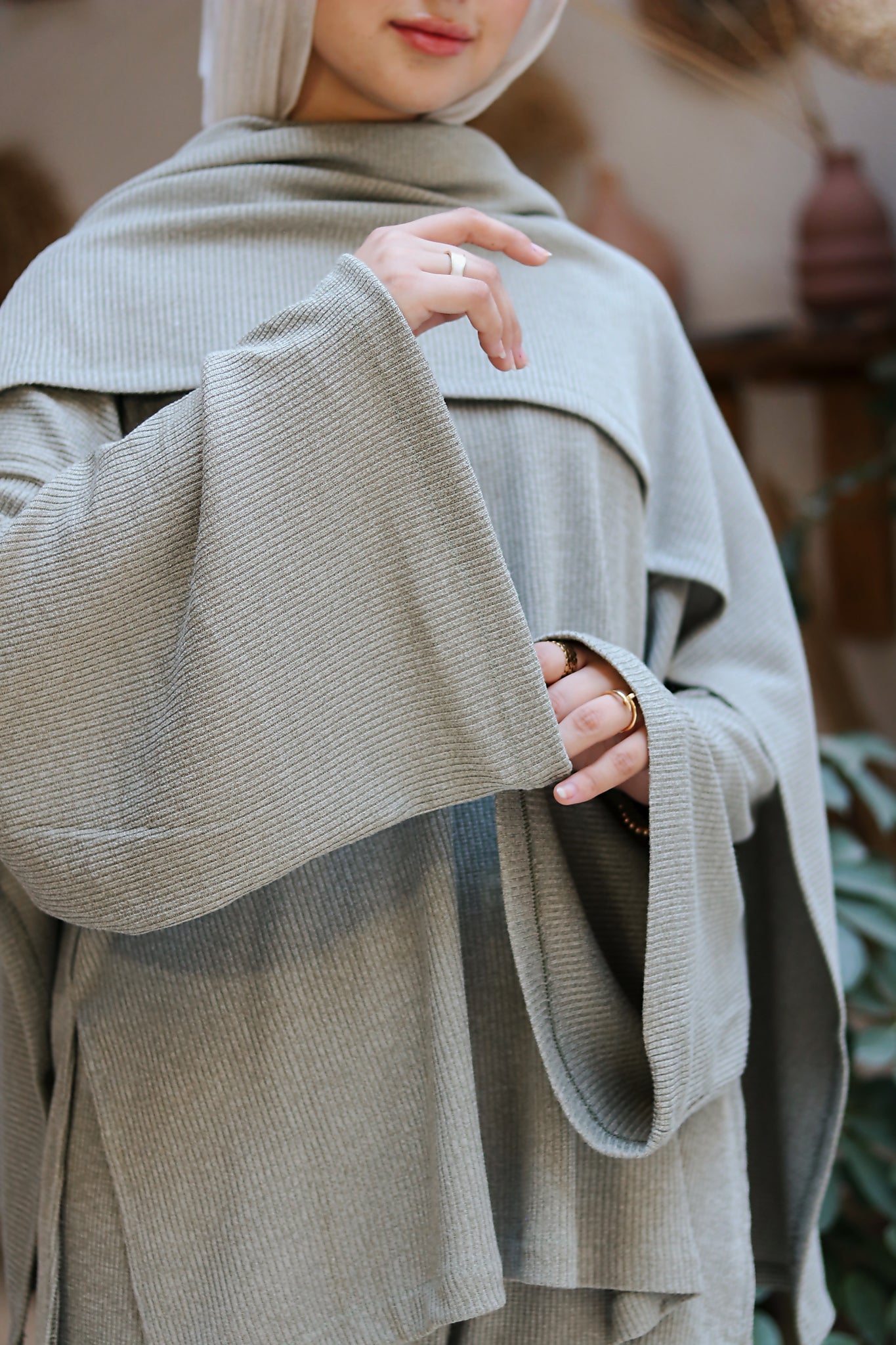 سترة هَيبة زيتي هادئ